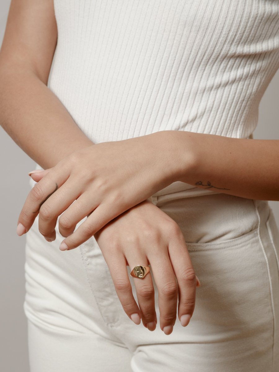 Ilona Signet Ring in Gold