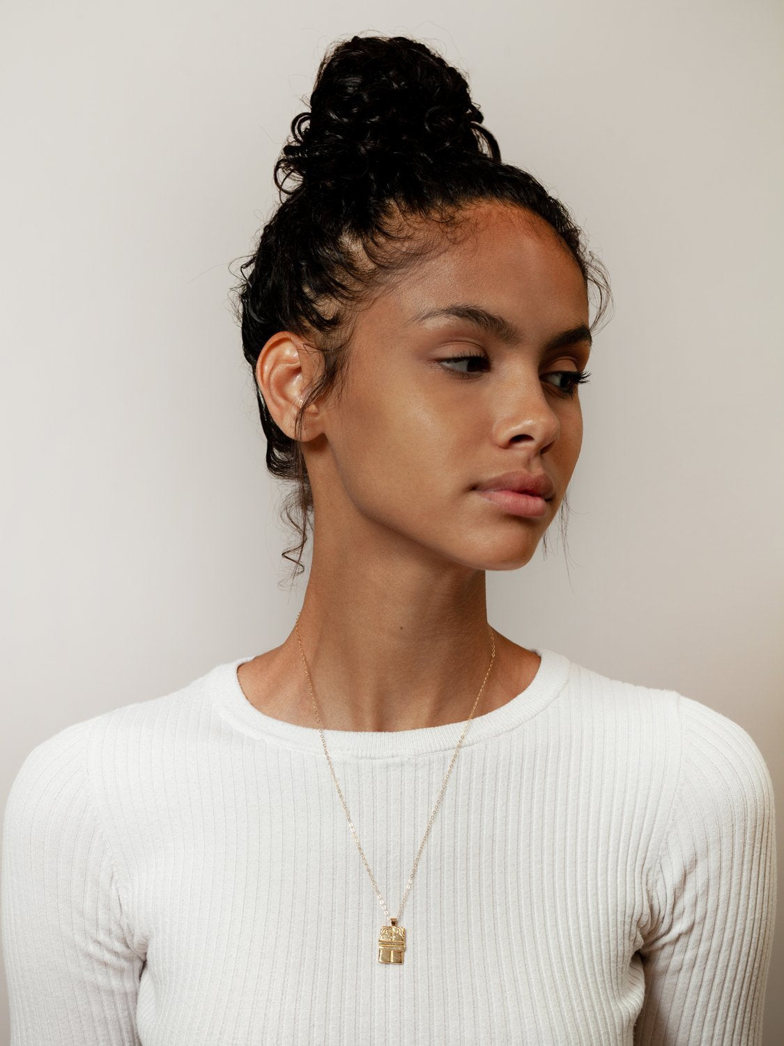 The Kiss Necklace in Gold