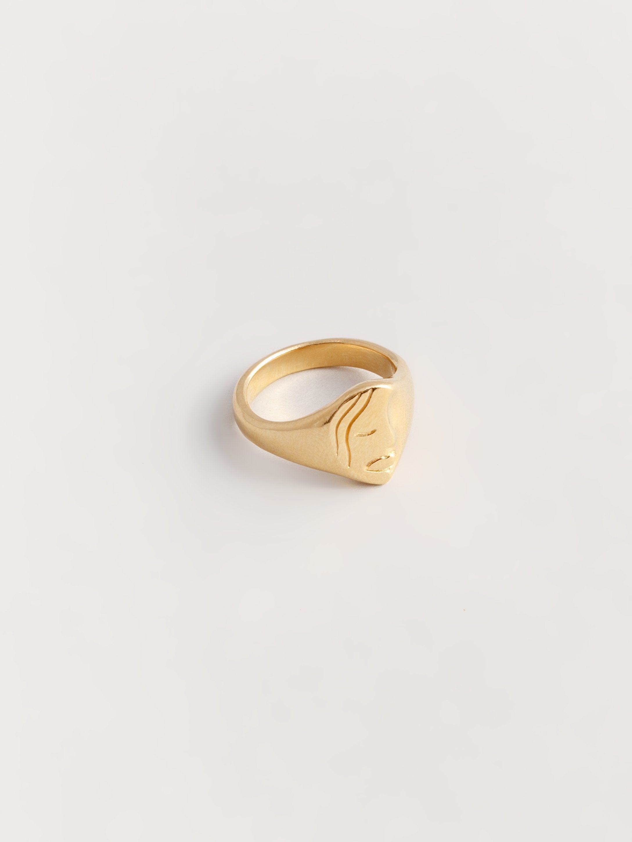 Ilona Signet Ring in Gold
