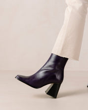 Shilo Boots in Lilac/Wine