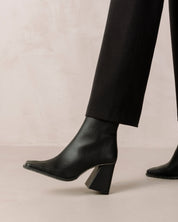 Shilo Boots in Total Black
