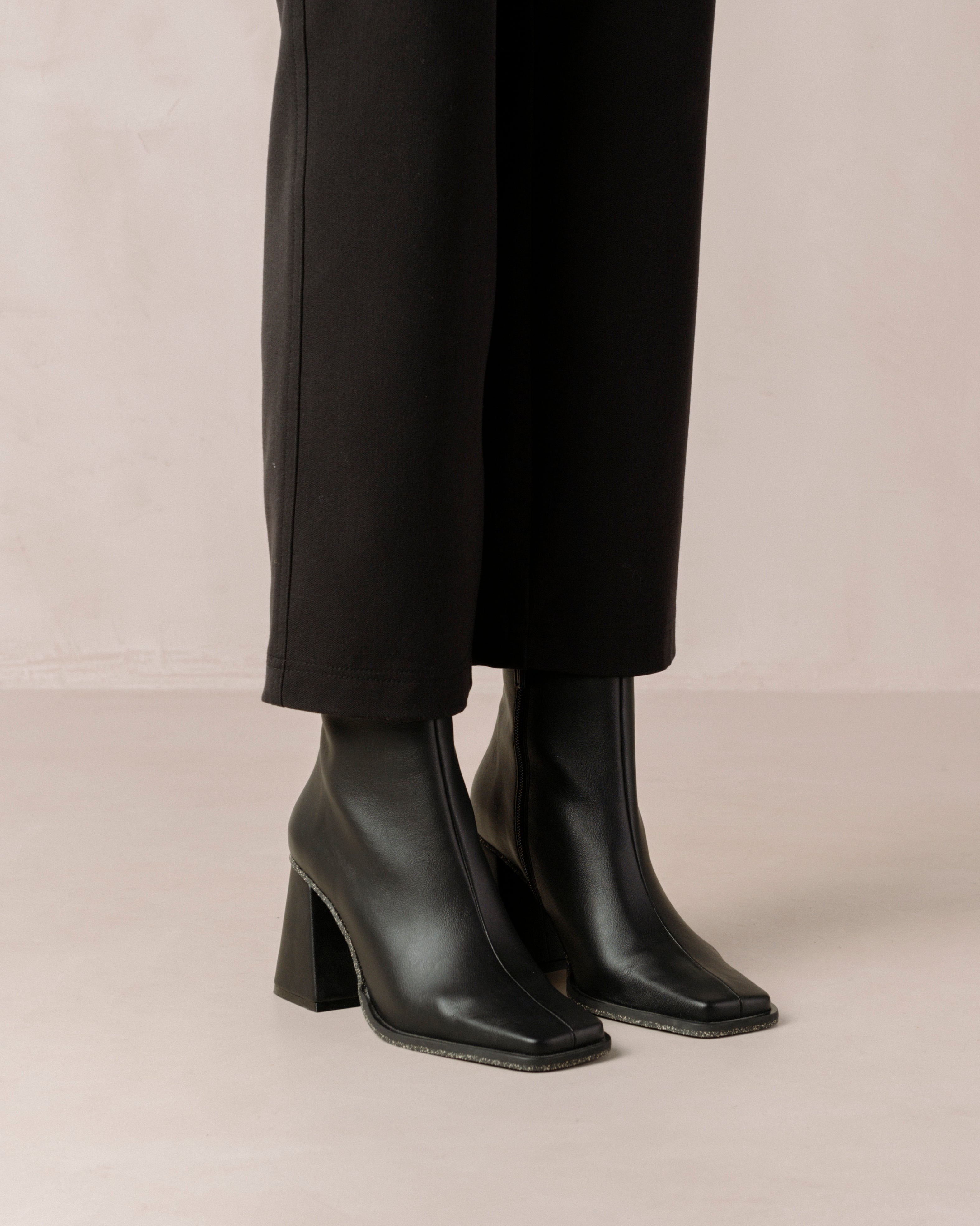 Shilo Boots in Total Black