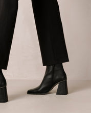 Shilo Boots in Total Black