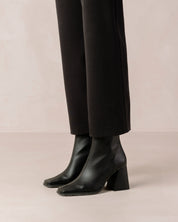 Shilo Boots in Total Black