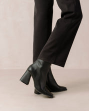 Shilo Boots in Total Black