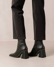 Shilo Boots in Total Black