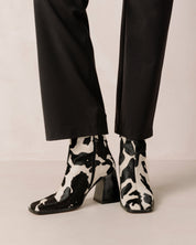 Shilo Boots in Cow