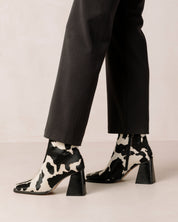 Shilo Boots in Cow