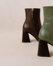Shilo Boots in Olive/Brown