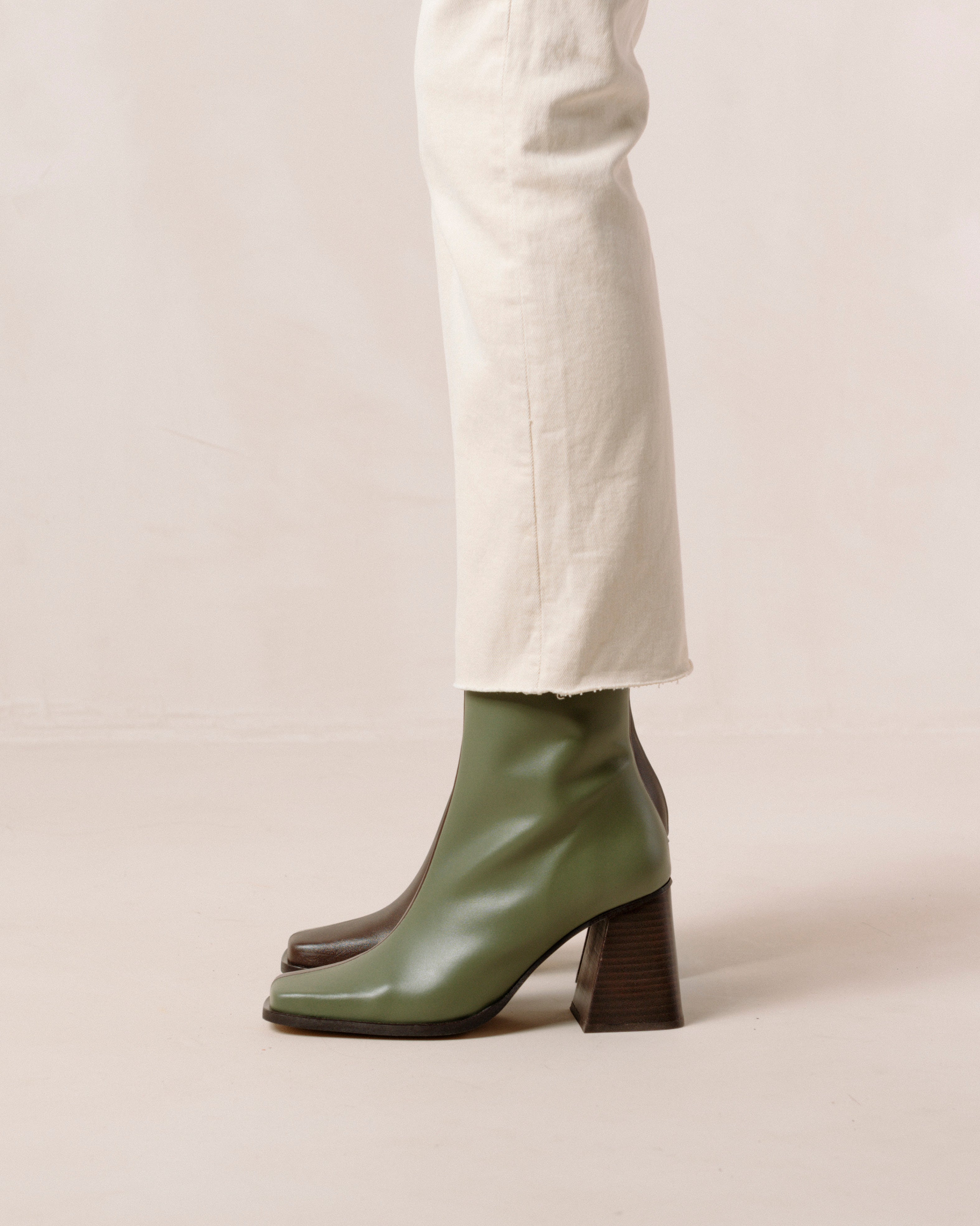 Shilo Boots in Olive/Brown