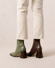 Shilo Boots in Olive/Brown