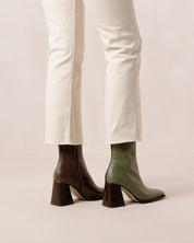 Shilo Boots in Olive/Brown
