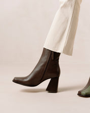 Shilo Boots in Olive/Brown