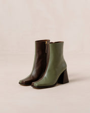 Shilo Boots in Olive/Brown