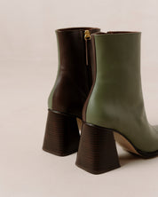 Shilo Boots in Olive/Brown