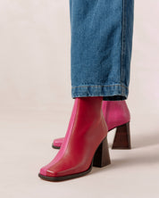 Shilo Boots in Magenta/Red