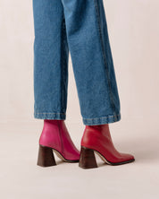 Shilo Boots in Magenta/Red