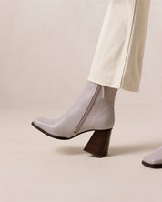 Shilo Boots in Mauve