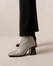 Shilo Boots in Mauve/Burgundy