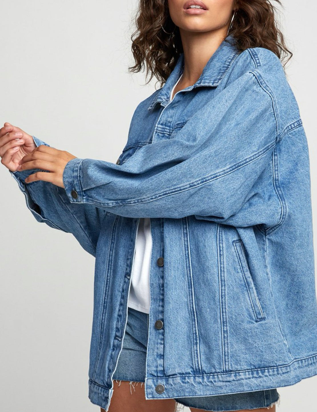 rvca-womens-lounger-denim-jacket-washed-out-blue2.jpg