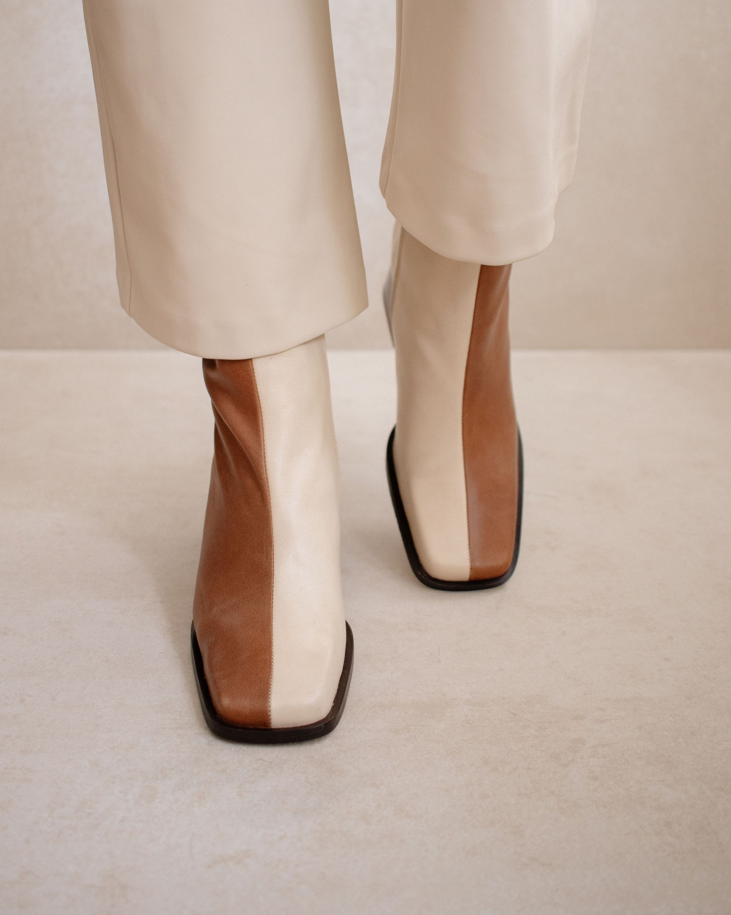 south-bicolor-camel-beige-boots-alohas-408480.jpg